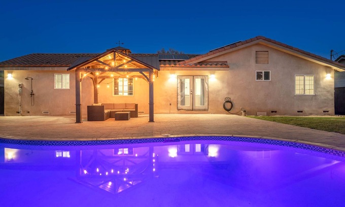 Northridge House | Stunning Modern Family Home with Pool and Spa