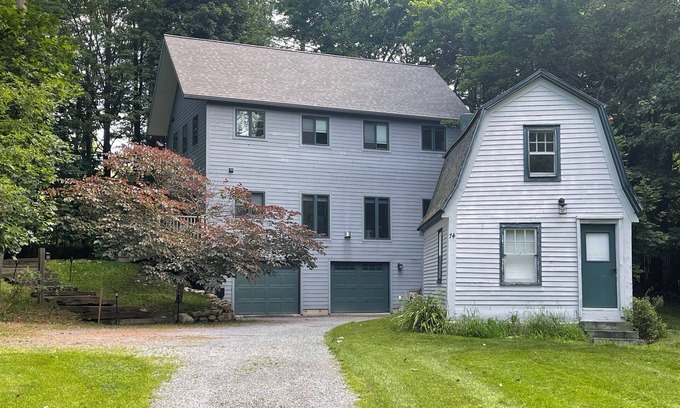 Williamstown House | Stunning Modern Home - For Your Graduation Celebration