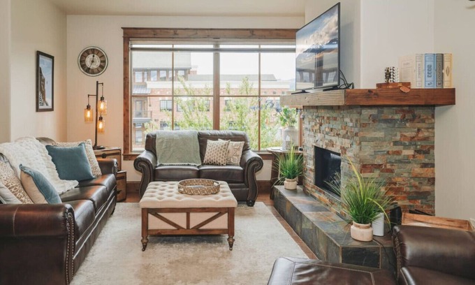 Bozeman Apartment | Stunning Modern Home in the Heart of Bozeman