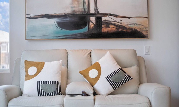 Seal Beach House | Stunning modern house | Minutes away from the beautiful coastline of California!