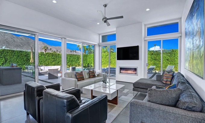 Warm Sands House | Stunning Modern Vibe, Mtn Views, Near Downtown PS