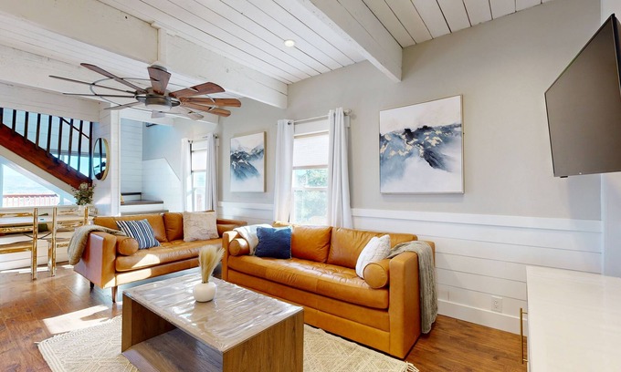 Midway House | Stunning Mountain Cabin With Private Hot Tub and Sauna
