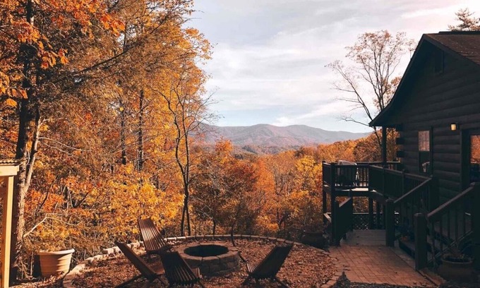 Blue Ridge Cabin | Stunning Mountain Views + Fire Pit