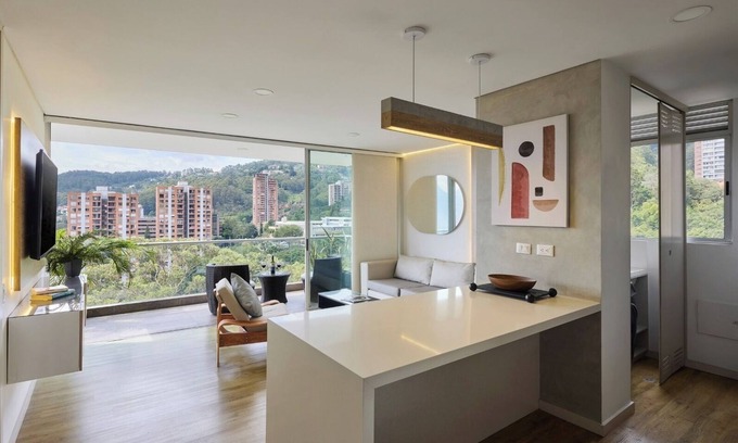 El Tesoro Apartment | - ¡ Stunning Mountain Views in El Poblado ! -