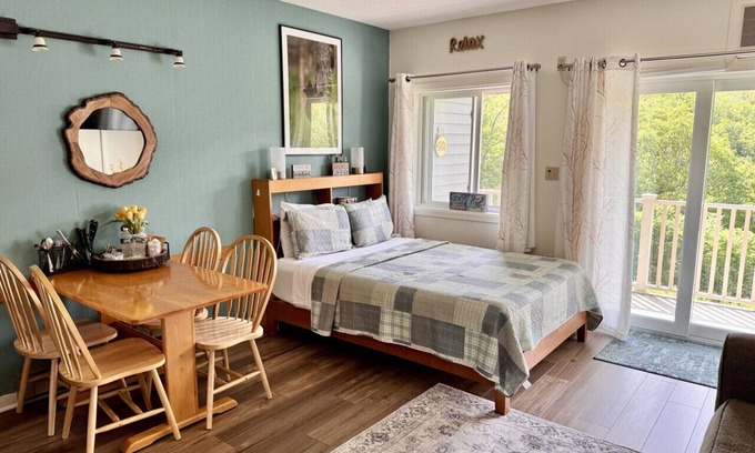 Lincoln Condo | Stunning Mountain Views! Cozy Studio Resort Condo