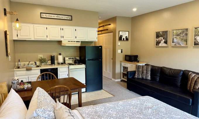 Lincoln Condo | Stunning Mountain Views! Cozy Studio Resort Condo
