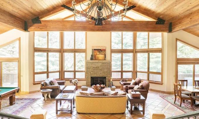 Highland Meadows House | Stunning mountainside home in West Vail