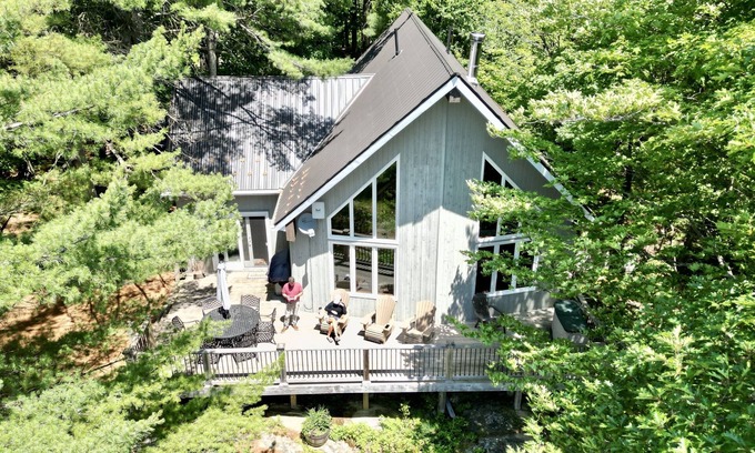 Utterson Cottage | Stunning Muskoka Cottage on Beautiful High Lake