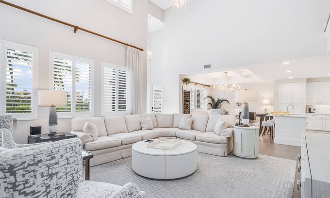 Redevelopment Area Condo | Stunning Naples Condo Near the Beach & Shopping W/Shared Pool & Gas Grills