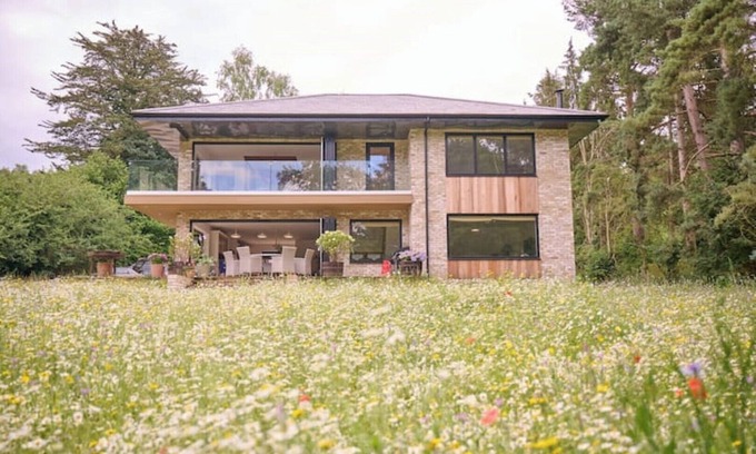 Norwich House | Stunning new Build by the River