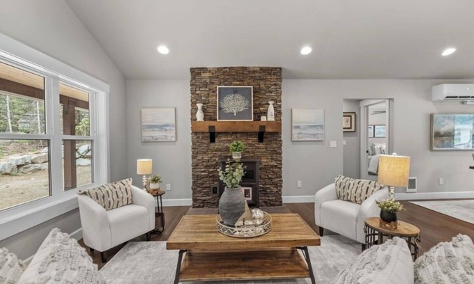 Newport House | Stunning new ranch style 3-bedroom home with year-round beach club access.