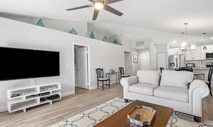 Palm Beach Gardens Cottage | Stunning Newly Renovated Club Cottage in PGA