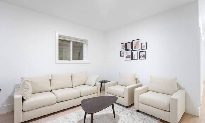 Surrey Newton House | Stunning Newly Furnished 2 Bdrm Suite in Surrey