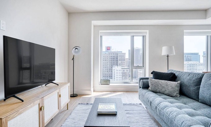 Downtown Oakland Apartment | Stunning Oakland 1BR w/AC, W/D, Sky Deck, next to BART, by Blueground