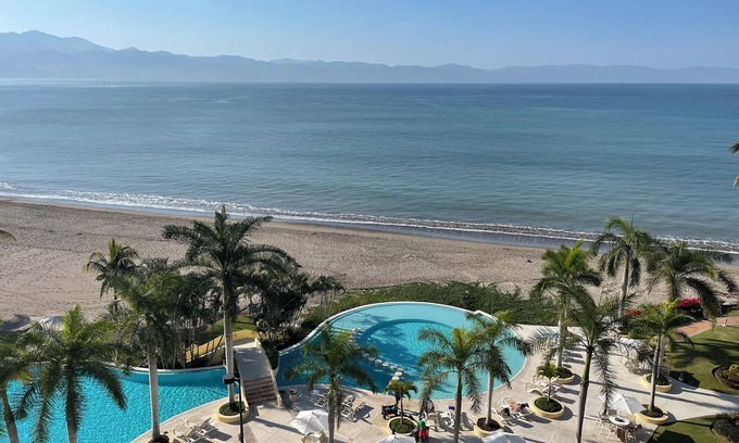 Marina Vallarta Condo | Stunning ocean & pool view 3 bed., 3 bath condo in beautiful Marina Vallarta.nn