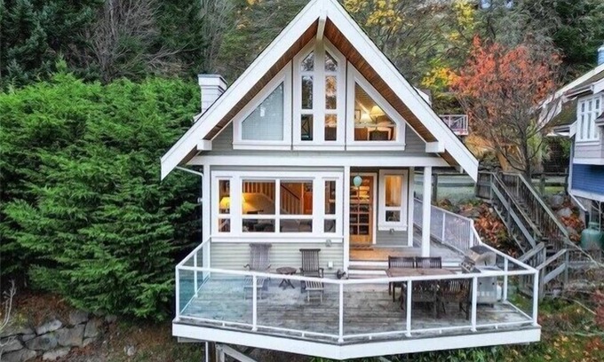 Pender Island Cottage | Stunning Ocean View Cottage on Pender Island