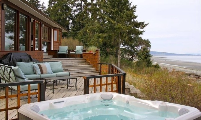 Regional District of Nanaimo House | Stunning Ocean View from Your Private Hot Tub, Qualicum Bay