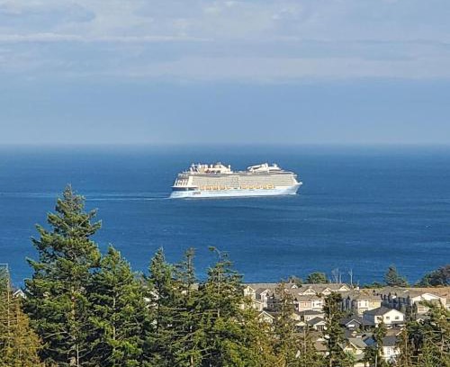 Colwood Apartment | Stunning Ocean View Modern 1 BDR Private Entry Suite, 5 min to the Beach