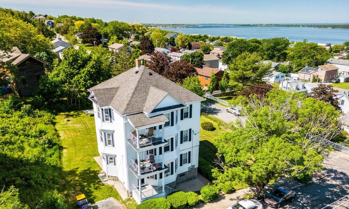 Fall River Condo | Stunning Ocean View Apt: 2 Bedroom Condo with 4 Queen Beds and Sleeps 8 Comfy!