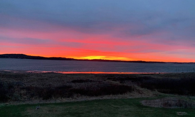 Eastport House | Stunning oceanfront home with sweeping views of the water! 3 bedrooms with views