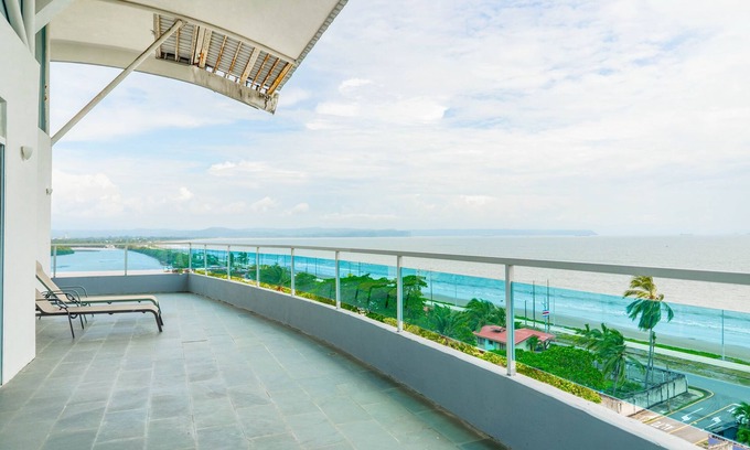 Puntarenas Condo | Stunning Oceanview Penthouse with fitness room and full kitchen
