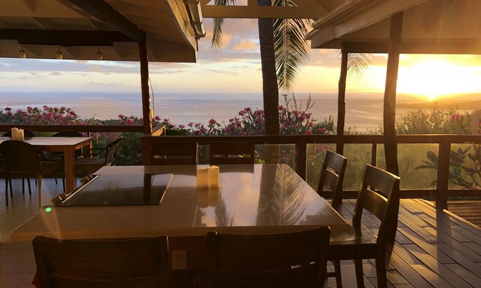 Honaunau-Napoopoo House | Stunning oceanview property minutes from dolphins