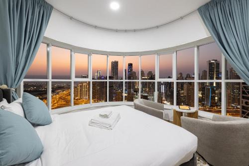Jumeirah Lake Towers Apartment | Stunning Panoramic Sea & Marina City Skyline View