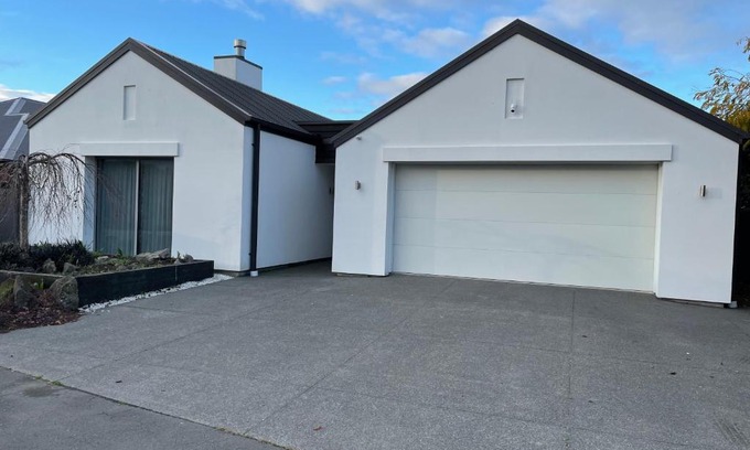 Wigram House | Stunning park side holiday home
