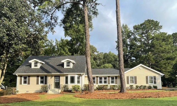 Peachtree City House | Stunning Peachtree City Home with golf cart/car rental available!