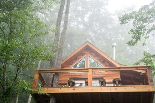 Canton House | Stunning Pet-Friendly Treehouse for Relaxing Glamping Retreats in North Carolina