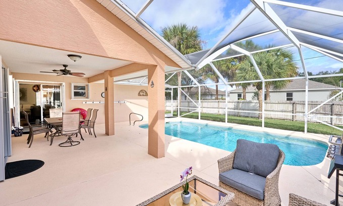 Sebastian Highlands House | Stunning pool home with lanai-comforts/space for whole family
