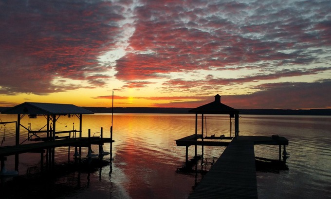 Town of Varick House | Stunning Post & Beam - On Water's-Edge - 145 ft Lake Front - Spectacular Sunsets
