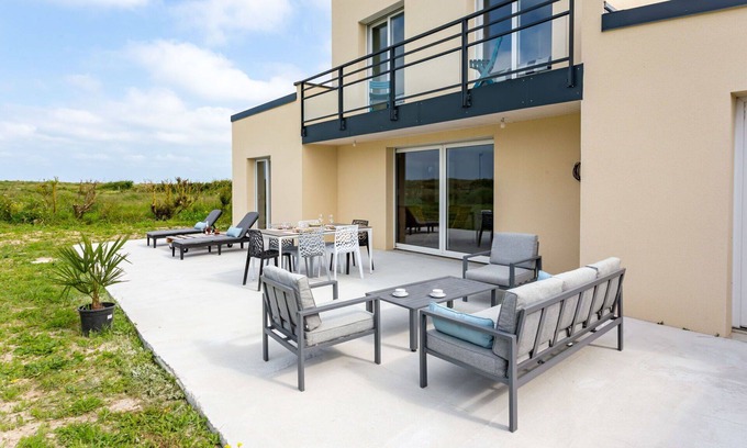 Bretteville-sur-Ay House | Stunning private villa for 4 guests with WIFI, TV, terrace and parking