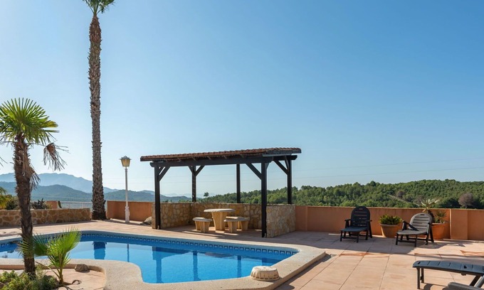 El Esparragal Villa | Stunning private villa with WIFI, private pool, A/C, TV, terrace, pets allowed and parking