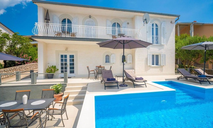 Klenovica House | Stunning private villa for 10 guests with WIFI, A/C, private pool, TV, terrace and parking