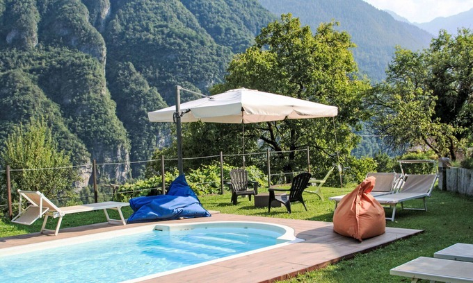 Coltura Villa | Stunning private villa with WIFI, private pool, TV, patio, pets allowed, panoramic view and park.