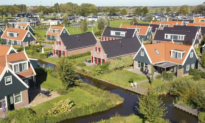West-Graftdijk House | Stunning private villa for 4 people with WIFI, TV, terrace and parking