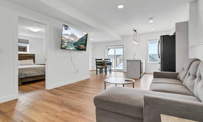 Grande Prairie House | Stunning Private Suite | Free Wifi | Full Kitchen
