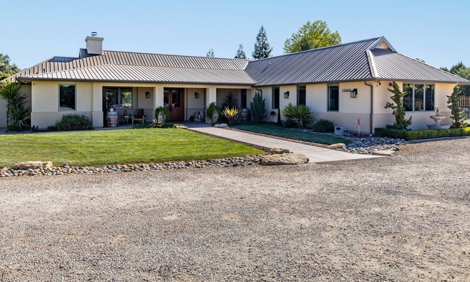 Templeton House | Stunning Private Home Located in Wine Region