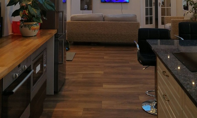 Skelmersdale House | Stunning Private lodge in old farm house with acre of open land! WIFI AVAILABLE