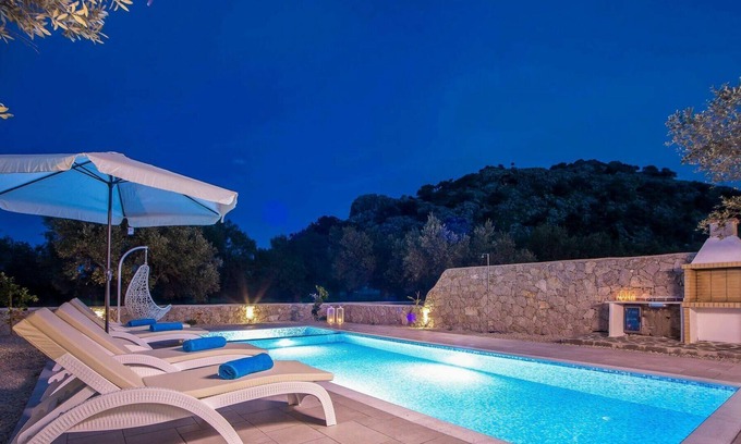 Kalathos Villa | Stunning private villa for 4 people with A/C, WIFI, private pool, TV, panoramic view and parking