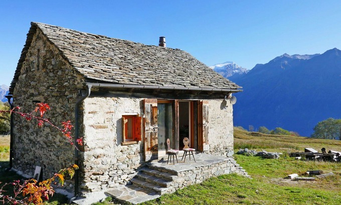 Acquarossa House | Stunning private villa for 4 people with WIFI, TV, terrace, pets allowed and parking