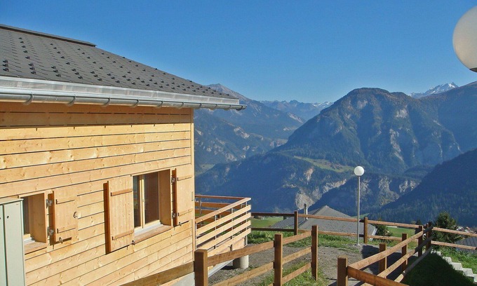 Oberurmein House | Stunning private villa for 6 guests with WIFI, TV, terrace, pets allowed, panoramic view and par.