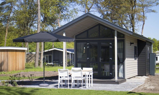 IJhorst House | Stunning private villa for 4 guests with pool, WIFI, TV, terrace and parking