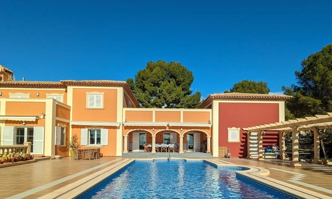Finestrat Villa | Stunning private villa with A/C, private pool, WIFI, TV, patio, pets allowed and parking