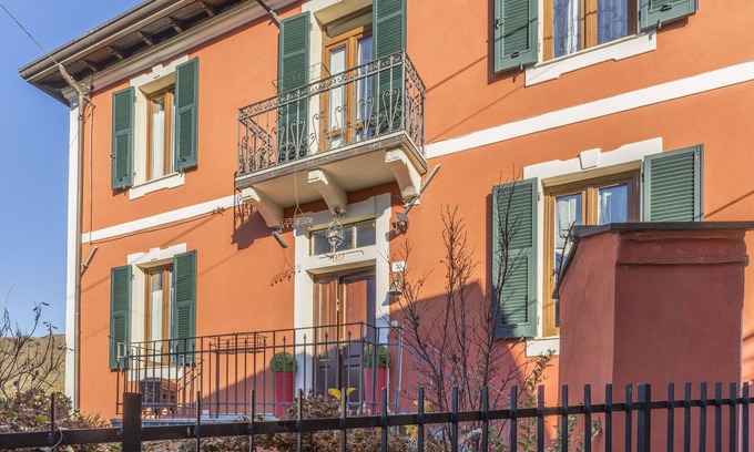 Pieve San Paolo Villa | Stunning private villa for 6 people with WIFI, hot tub, TV, balcony and panoramic view