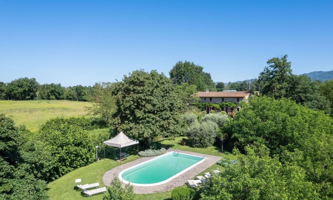 Vicchio Villa | Stunning private villa with WIFI, private pool, TV, patio, pets allowed and panoramic view