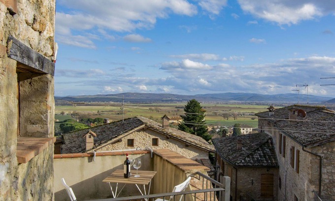 Sovicille House | Stunning private villa for 6 guests with WIFI, TV, terrace, pets allowed, panoramic view and par.