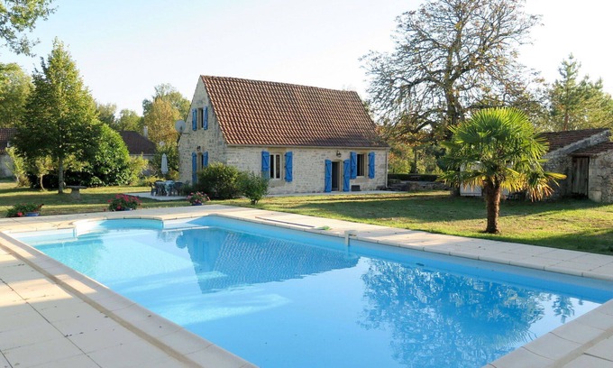 Pontcirq Villa | Stunning private villa for 6 people with private pool, WIFI, TV, terrace and pets allowed