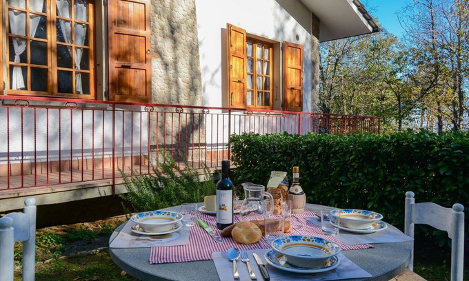 Macchino House | Stunning private villa for 8 guests with WIFI, TV, patio, pets allowed and parking